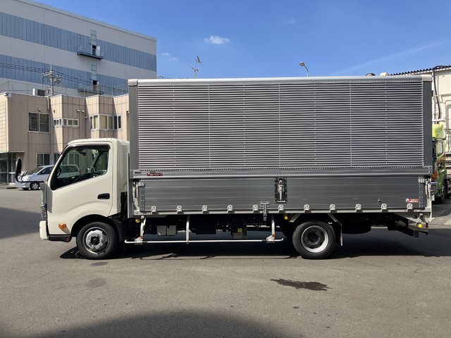 中古 【770万円】日野 ウイング 2トン(小型) R6年 2KG-XZU722Mの外装