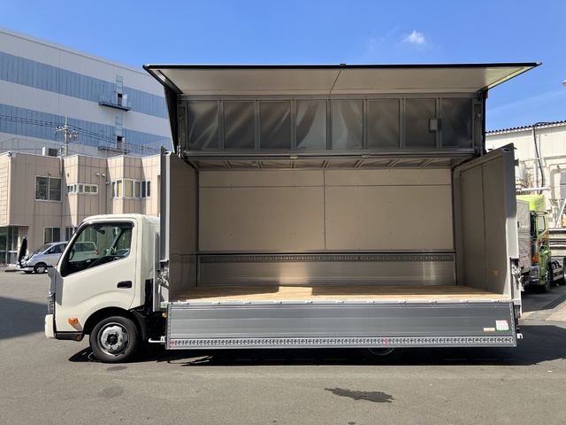 中古 【770万円】日野 ウイング 2トン(小型) R6年 2KG-XZU722Mの外装