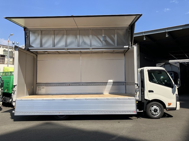 中古 【770万円】日野 ウイング 2トン(小型) R6年 2KG-XZU722Mの外装
