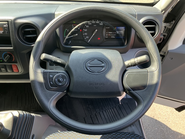 中古 【770万円】日野 ウイング 2トン(小型) R6年 2KG-XZU722Mの内装