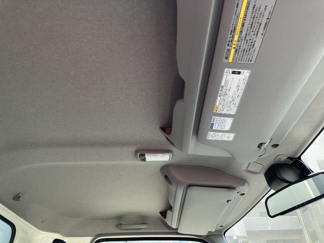 中古 【770万円】日野 ウイング 2トン(小型) R6年 2KG-XZU722Mの内装