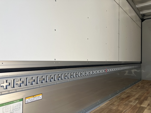 中古 【770万円】日野 ウイング 2トン(小型) R6年 2KG-XZU722Mの内装