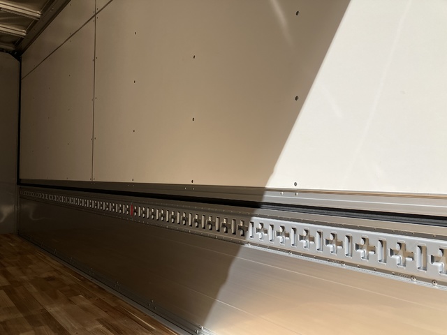 中古 【770万円】日野 ウイング 2トン(小型) R6年 2KG-XZU722Mの内装