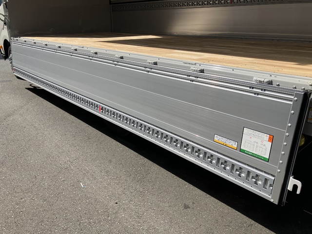 中古 【770万円】日野 ウイング 2トン(小型) R6年 2KG-XZU722Mの内装