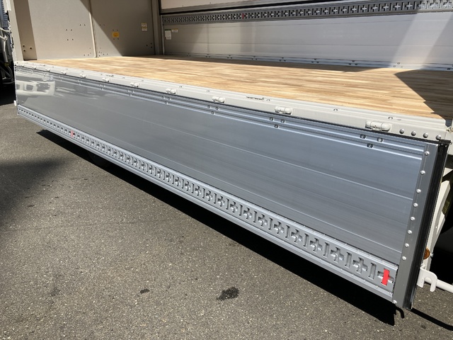 中古 【770万円】日野 ウイング 2トン(小型) R6年 2KG-XZU722Mの内装