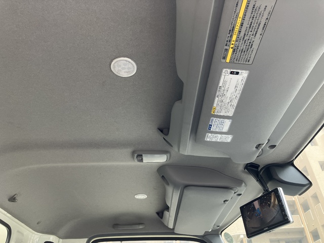 中古 【539万円】日野 バン 2トン(小型) R4年 2RG-XZU710Mの内装