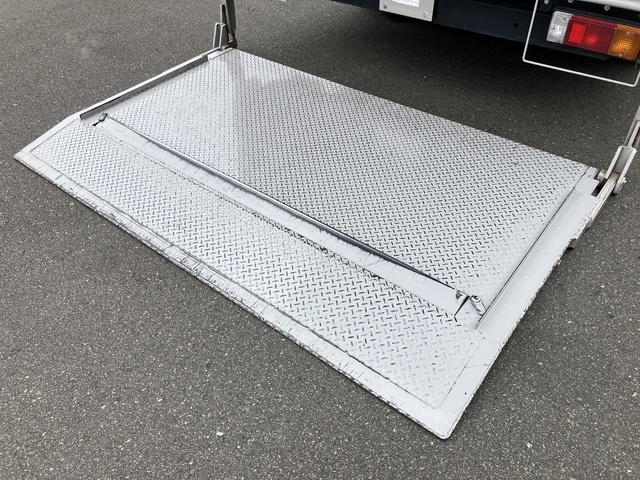 中古 【539万円】日野 バン 2トン(小型) R4年 2RG-XZU710Mの部品