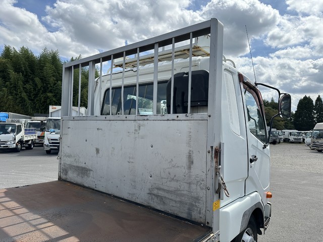 中古 【330万円】三菱ふそう 平ボディー 4トン(中型) H28年 TKG-FK61Fの内装