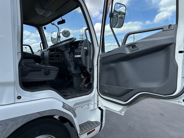中古 【330万円】三菱ふそう 平ボディー 4トン(中型) H28年 TKG-FK61Fの内装