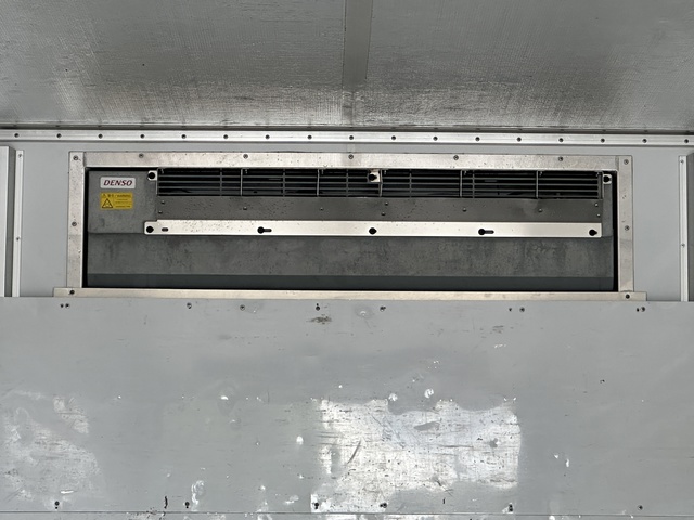 中古 【220万円】三菱ふそう 冷凍バン 4トン(中型) H27年 TKG-FK64Fの内装