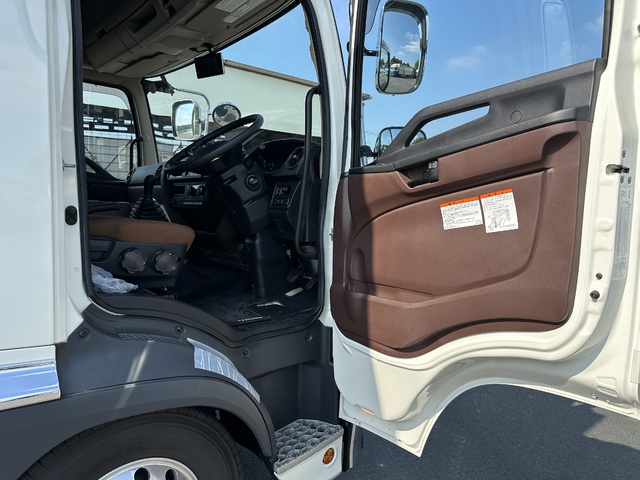 中古 【1,298万円】日野 ウイング 4トン(中型) R6年 2PG-FD2ABGの内装