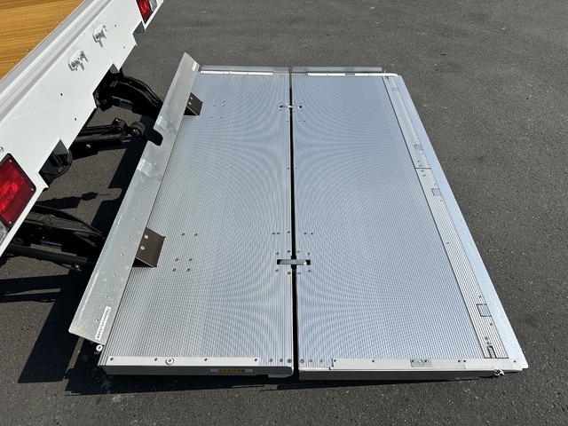 中古 【1,298万円】日野 ウイング 4トン(中型) R6年 2PG-FD2ABGの部品