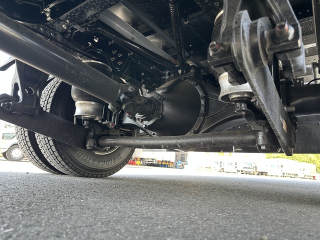 中古 【1,298万円】日野 ウイング 4トン(中型) R6年 2PG-FD2ABGの部品