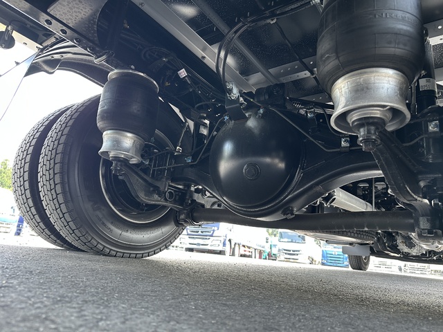 中古 【1,298万円】日野 ウイング 4トン(中型) R6年 2PG-FD2ABGの部品
