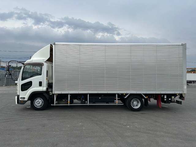 中古 いすゞ バン 4トン(中型) R2年 2RG-FRR90S2の外装