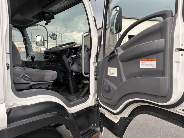 中古 いすゞ バン 4トン(中型) R2年 2RG-FRR90S2の内装
