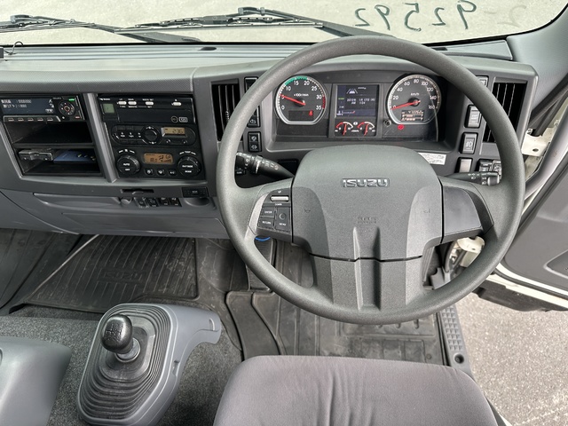 中古 いすゞ バン 4トン(中型) R2年 2RG-FRR90S2の内装