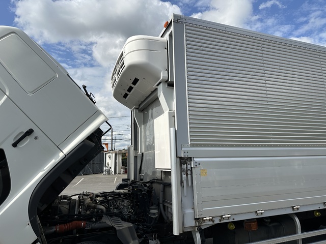 中古 【1,067万円】日野 冷凍ウイング 増トン H29年 QKG-FE7JMAAの外装