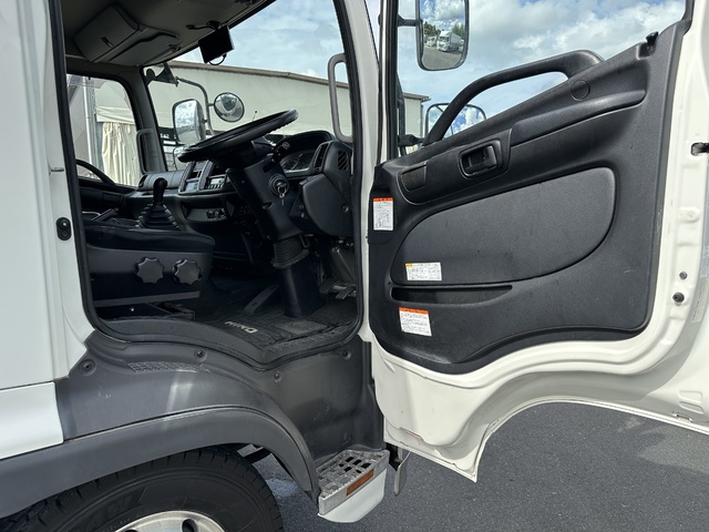 中古 【1,067万円】日野 冷凍ウイング 増トン H29年 QKG-FE7JMAAの内装