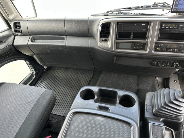 中古 【1,067万円】日野 冷凍ウイング 増トン H29年 QKG-FE7JMAAの内装