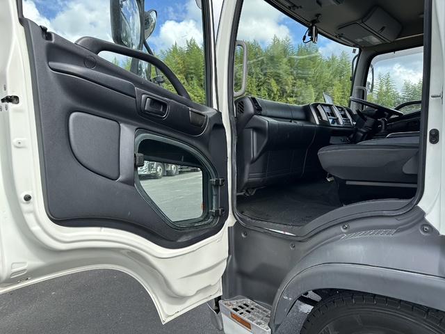 中古 【1,067万円】日野 冷凍ウイング 増トン H29年 QKG-FE7JMAAの内装