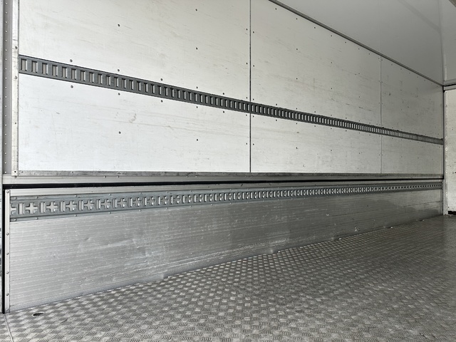 中古 【1,067万円】日野 冷凍ウイング 増トン H29年 QKG-FE7JMAAの内装