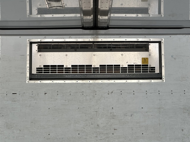 中古 【1,067万円】日野 冷凍ウイング 増トン H29年 QKG-FE7JMAAの内装