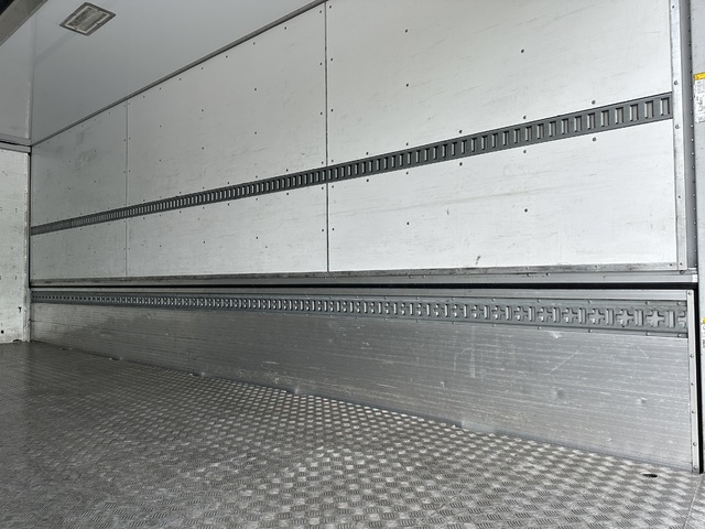 中古 【1,067万円】日野 冷凍ウイング 増トン H29年 QKG-FE7JMAAの内装