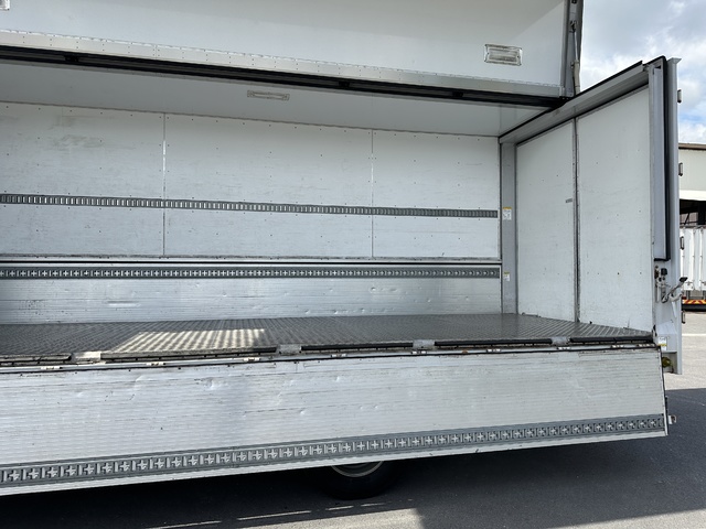 中古 【1,067万円】日野 冷凍ウイング 増トン H29年 QKG-FE7JMAAの内装