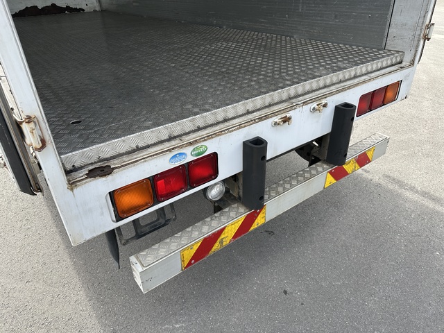 中古 【1,067万円】日野 冷凍ウイング 増トン H29年 QKG-FE7JMAAの内装