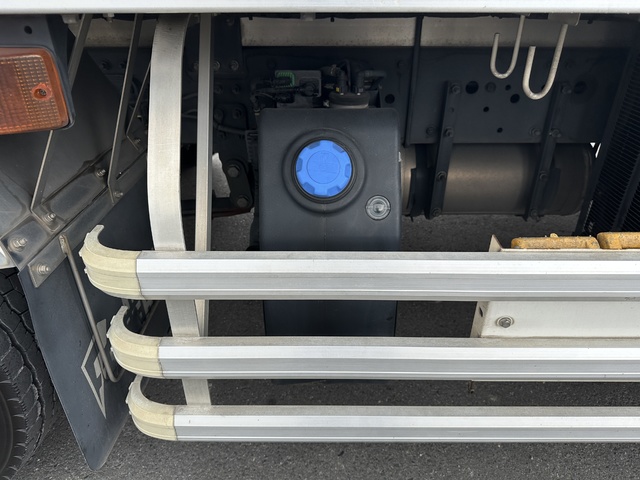 中古 日産UD 冷凍バン 大型 H30年 2PG-CG5CAの外装