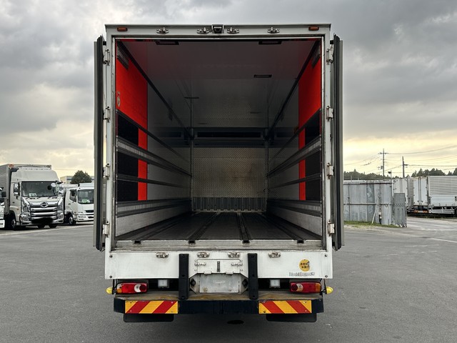 中古 日産UD 冷凍バン 大型 H30年 2PG-CG5CAの内装