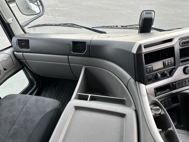 中古 日産UD 冷凍バン 大型 H30年 2PG-CG5CAの内装