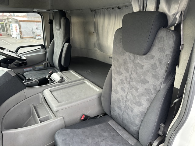 中古 日産UD 冷凍バン 大型 H30年 2PG-CG5CAの内装