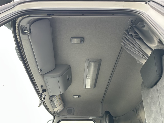 中古 日産UD 冷凍バン 大型 H30年 2PG-CG5CAの内装