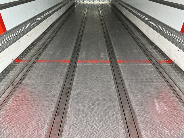 中古 日産UD 冷凍バン 大型 H30年 2PG-CG5CAの内装