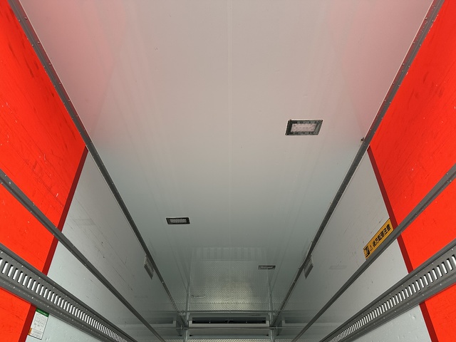 中古 日産UD 冷凍バン 大型 H30年 2PG-CG5CAの内装