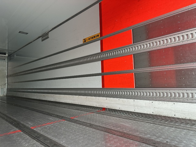 中古 日産UD 冷凍バン 大型 H30年 2PG-CG5CAの内装