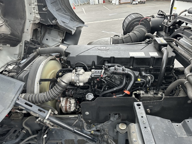 中古 日産UD 冷凍バン 大型 H30年 2PG-CG5CAの部品