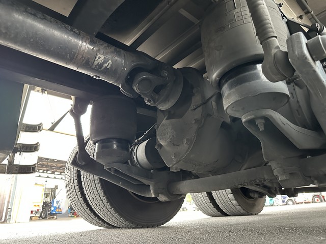 中古 日産UD 冷凍バン 大型 H30年 2PG-CG5CAの部品