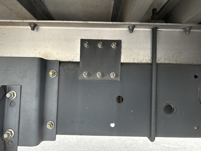 中古 日産UD 冷凍バン 大型 H30年 2PG-CG5CAの部品