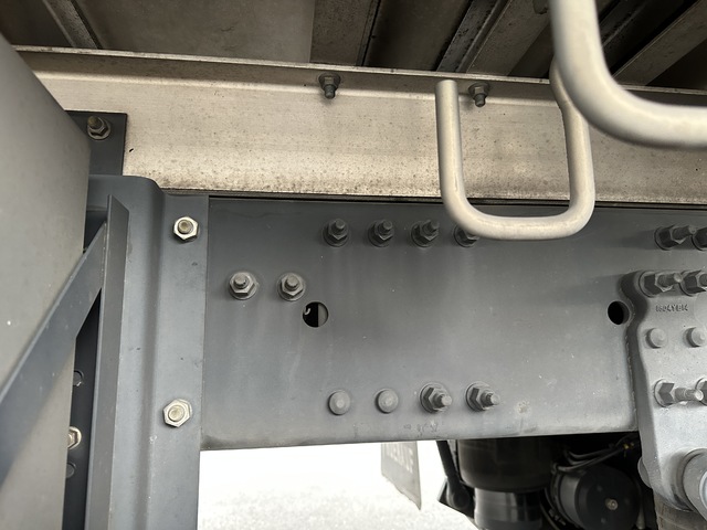 中古 日産UD 冷凍バン 大型 H30年 2PG-CG5CAの部品