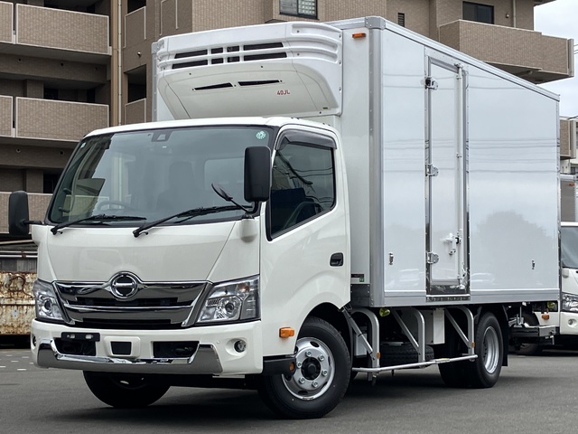 【近日入庫予定】 【未使用車】 R7年 格納パワーゲート付き 冷凍バン 菱重低温 スタンバイ付 ワイドロング 床アルミ縞板 サイド扉 6速マニュアル 日野デュトロ 車検付き