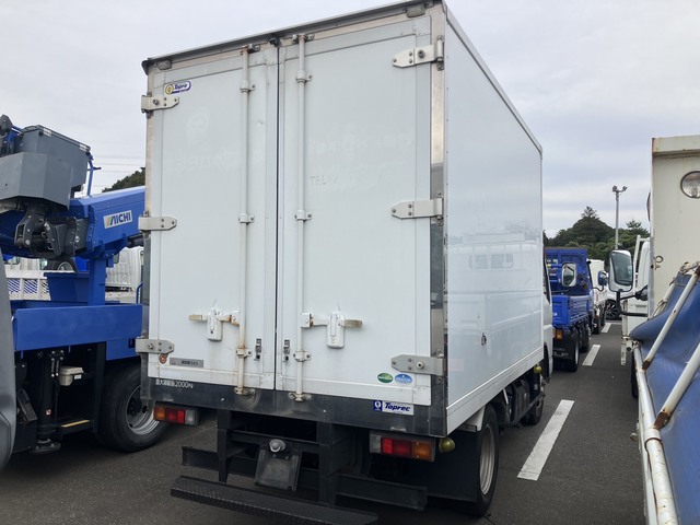 中古 【99万円】三菱ふそう 冷凍バン 2トン(小型) H28年 TPG-FBA50の外装