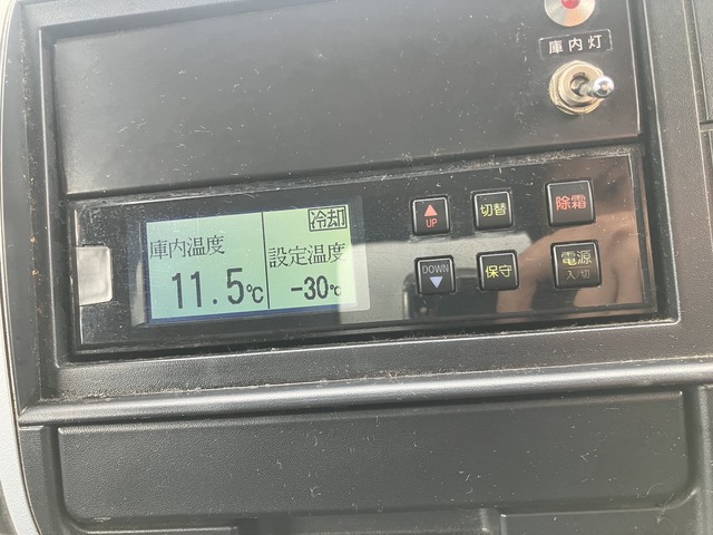 中古 【99万円】三菱ふそう 冷凍バン 2トン(小型) H28年 TPG-FBA50の外装