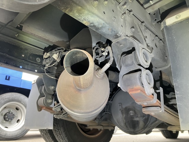 中古 【99万円】三菱ふそう 冷凍バン 2トン(小型) H28年 TPG-FBA50の外装