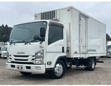 デンソー製チルド冷凍車 左サイド扉 ワイドキャブ マニュアル6速 いすゞエルフ 積載2トン