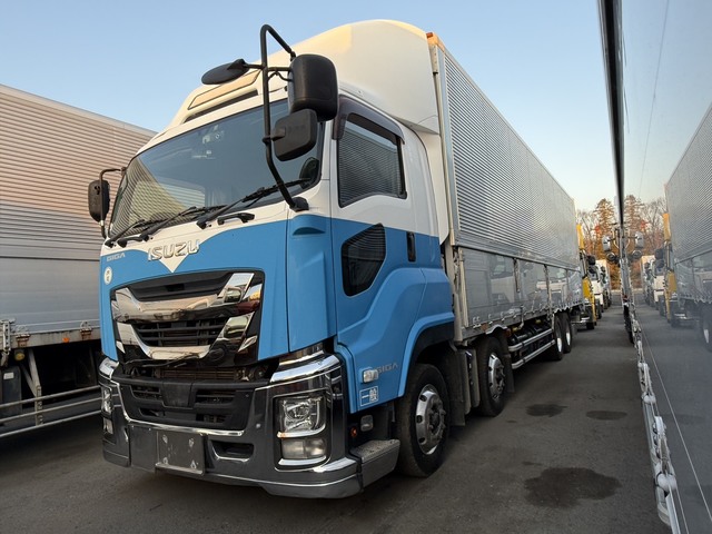 【近日入庫予定】 H29年 いすゞギガ 4軸低床 アルミウイング 内高265cm リアエアサス アルミホイール スムーサー