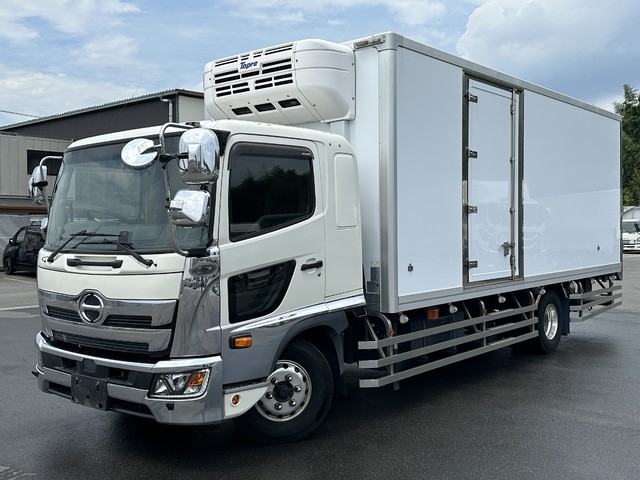 【近日入庫予定】 新免許対応/総重量11t未満 R2年 現行型日野 増ﾄﾝレンジャー 冷凍バン 左サイド扉 東プレ低温 6200ワイド 格納パワーゲート キーストン床 アルミホイール 6MT 積載4.8ｔ リアエアサス キャブメッキパーツ